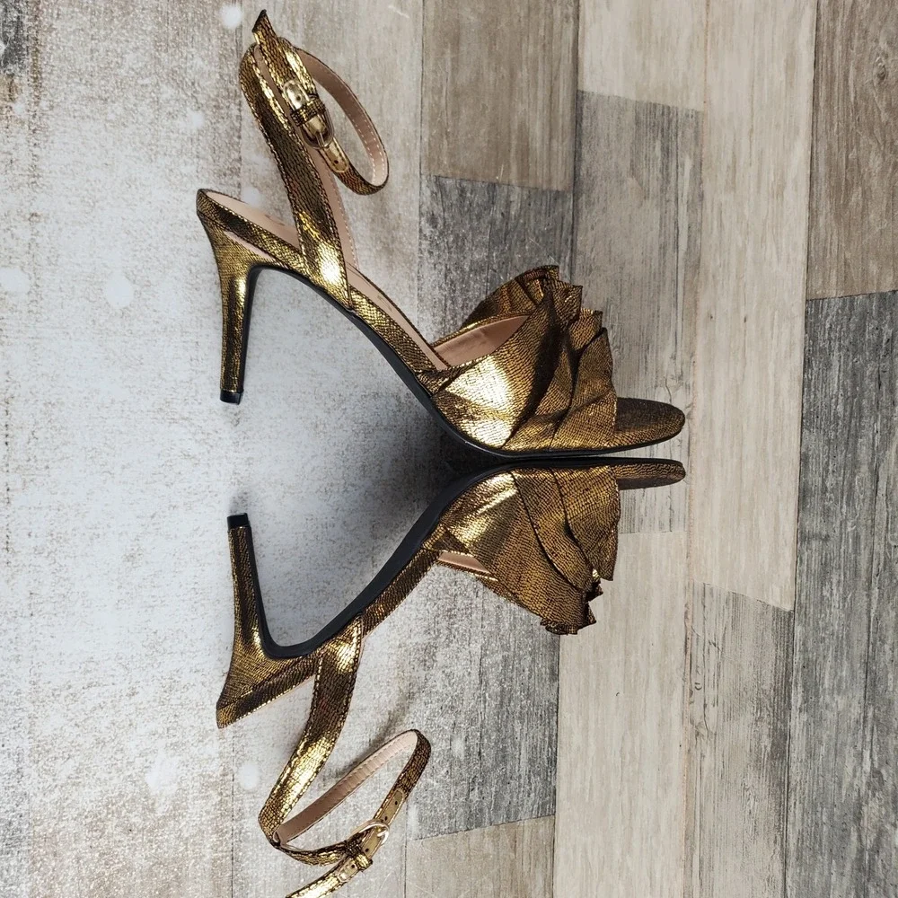 Unisa Fortesa Women Sandal Sz 8 M Gold Metallic Ruffle Ankle Strap Stiletto Heel